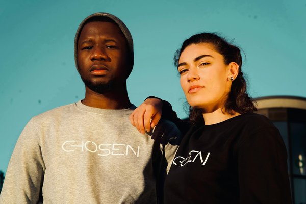 Umweltfreundliche Reinigung: So Behandeln Sie Ihre Seidenblusen Schonend mit Natürlichen Hausmitteln